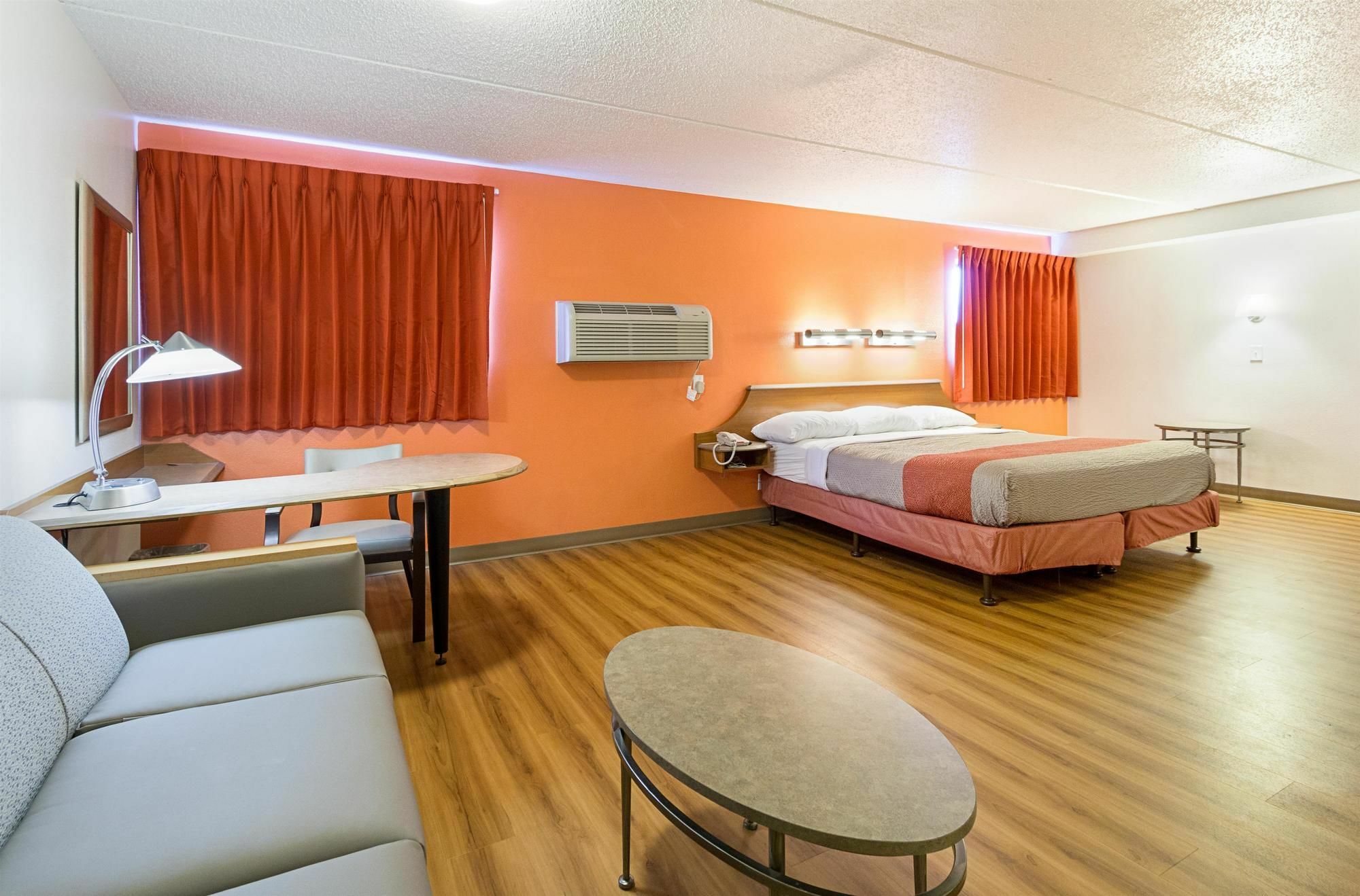 Hotel Red Roof Plus+ Columbus - 3*