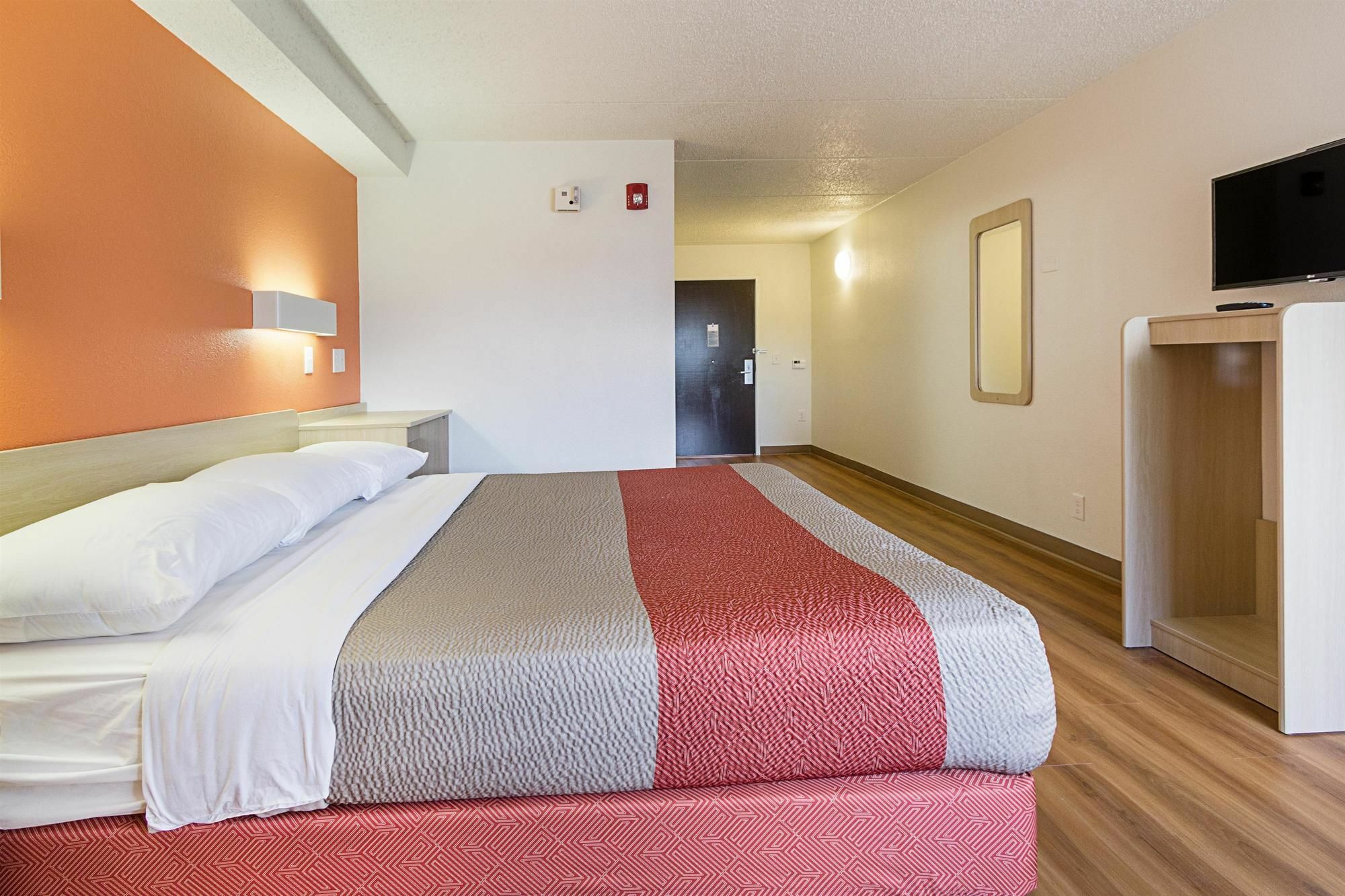 Red Roof Plus+ Columbus - Hotel Worthington